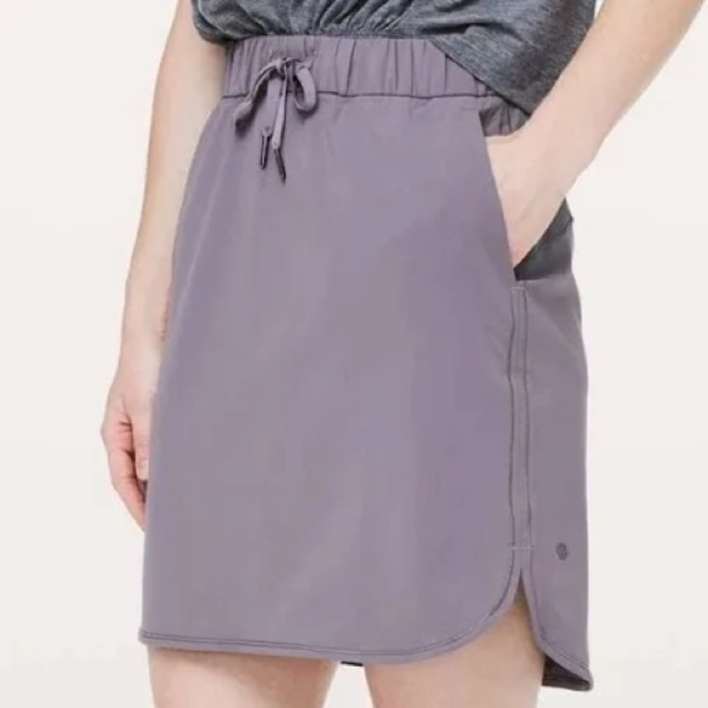 Lululemon On The Fly Skirt *21"
Magnum women’s skirt size 2